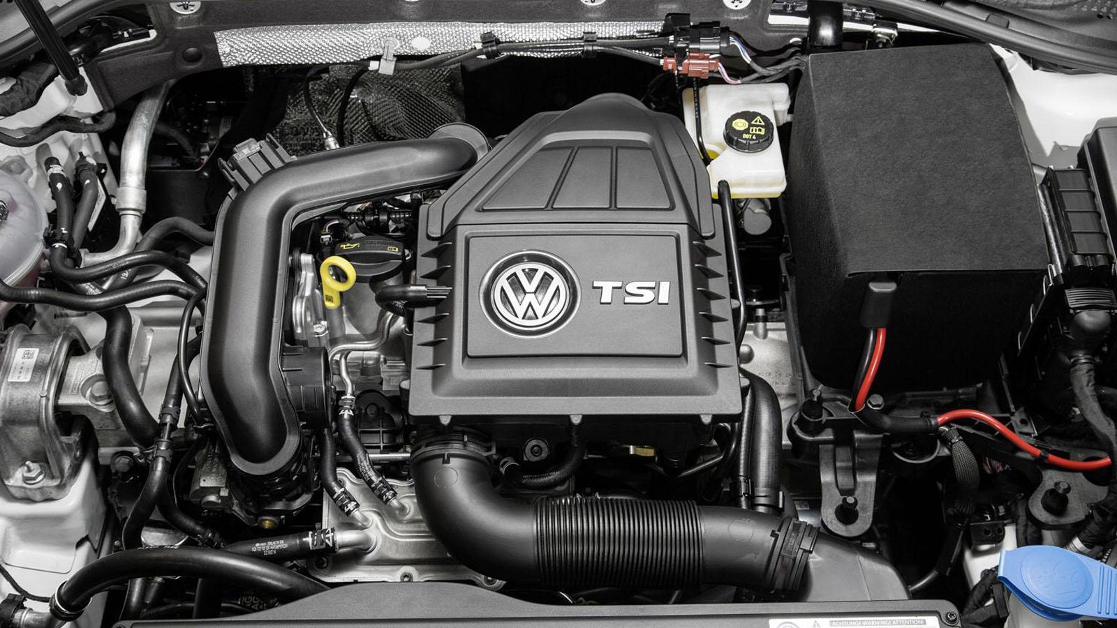 Αυτό είναι το νέο μοτέρ 1,0 λτ. TSΙ του VW Golf που υπόσχεται μέση κατανάλωση 4,3 λτ./100 χλμ. και εκπέμπει 99 γρ./χλμ.